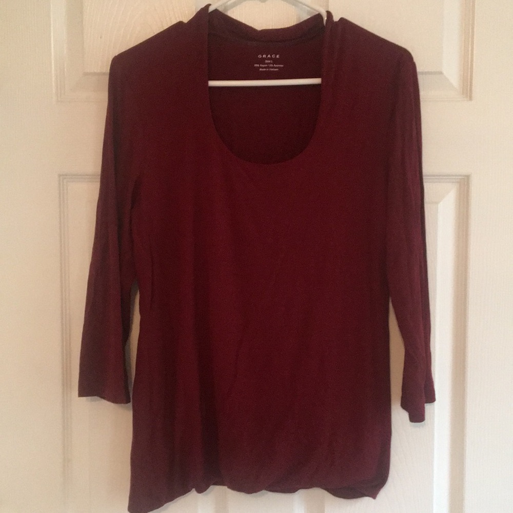 Stretchy, 3/4 sleeve, scoop neck shirt